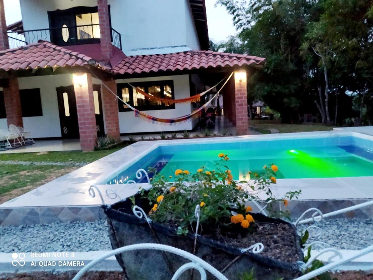 Casa Campo Emaus Caucasia エクステリア 写真