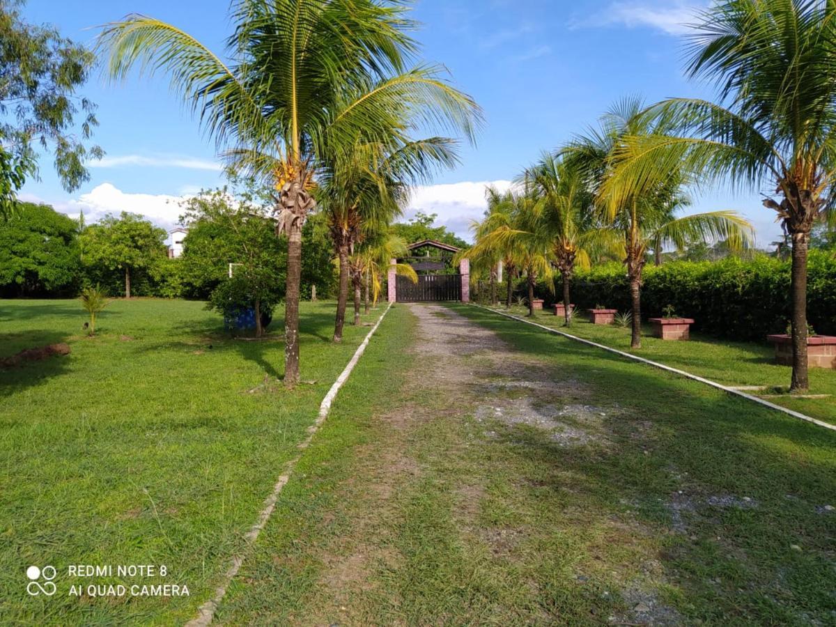 Casa Campo Emaus Caucasia エクステリア 写真