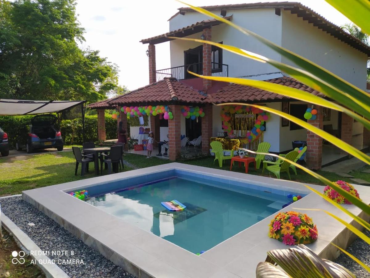 Casa Campo Emaus Caucasia エクステリア 写真