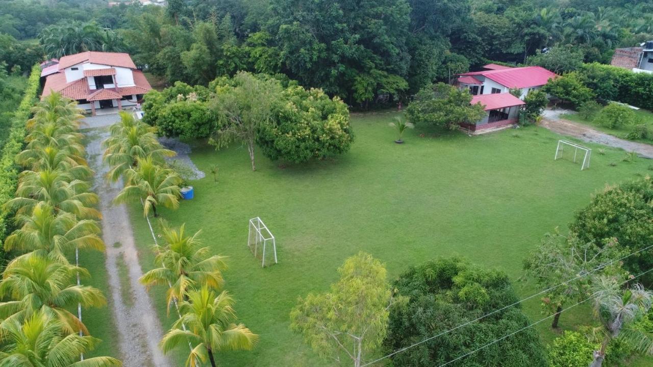 Casa Campo Emaus Caucasia エクステリア 写真