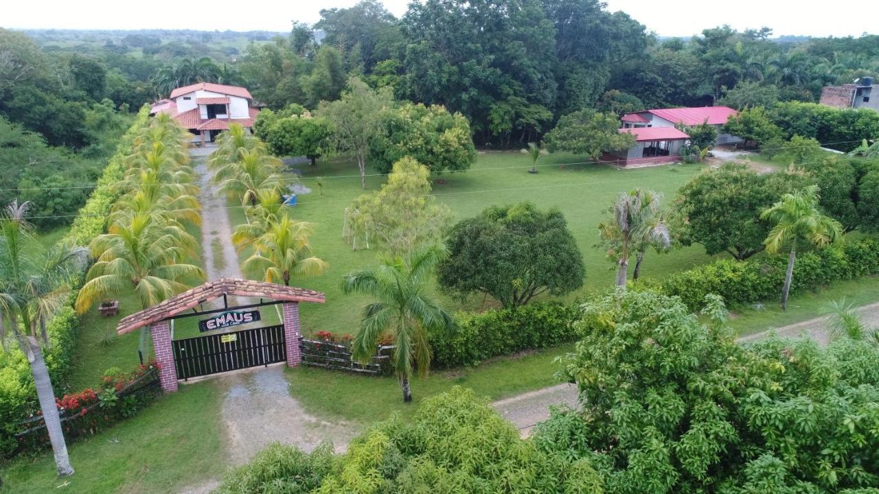 Casa Campo Emaus Caucasia エクステリア 写真