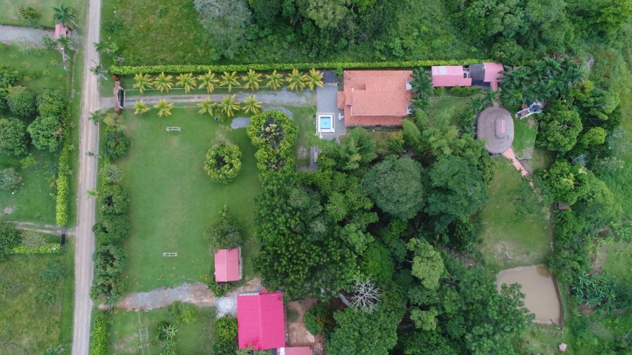 Casa Campo Emaus Caucasia エクステリア 写真
