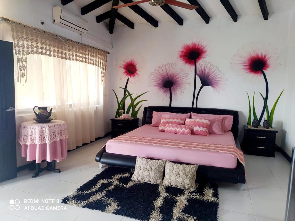 Casa Campo Emaus Caucasia エクステリア 写真
